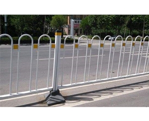 雙向公路護欄